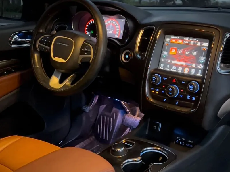 Dodge Durango SXT 2017 — Interior