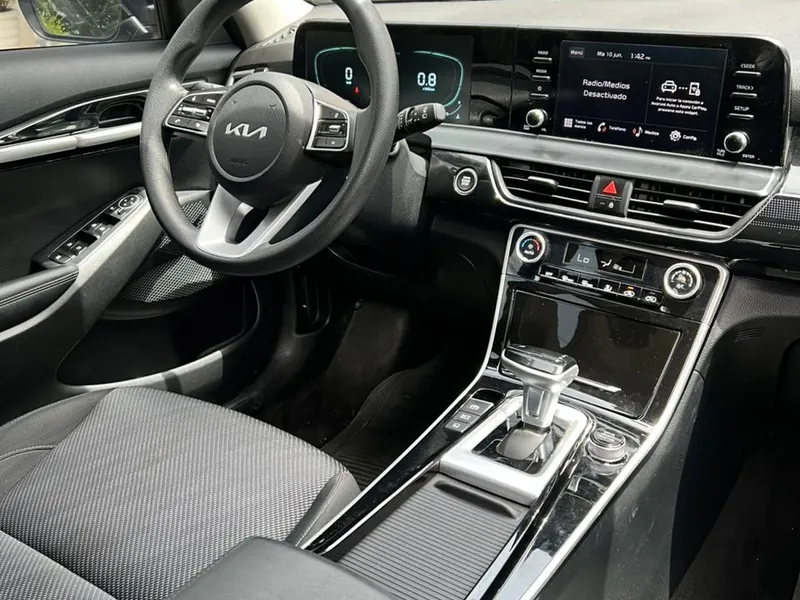 Kia Seltos 2025 — Interior
