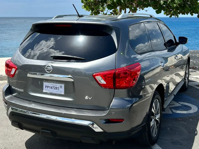 Nissan Pathfinder 2020 — Vista trasera